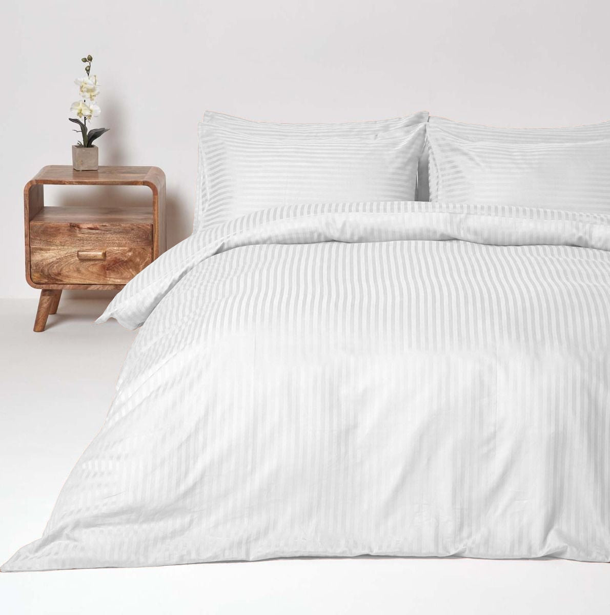 100% cotton Royal Linen bedding set in white from Aglika